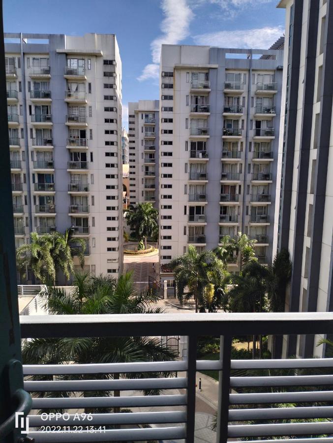Pasay Condotel Near Resorts World & Airport Екстер'єр фото